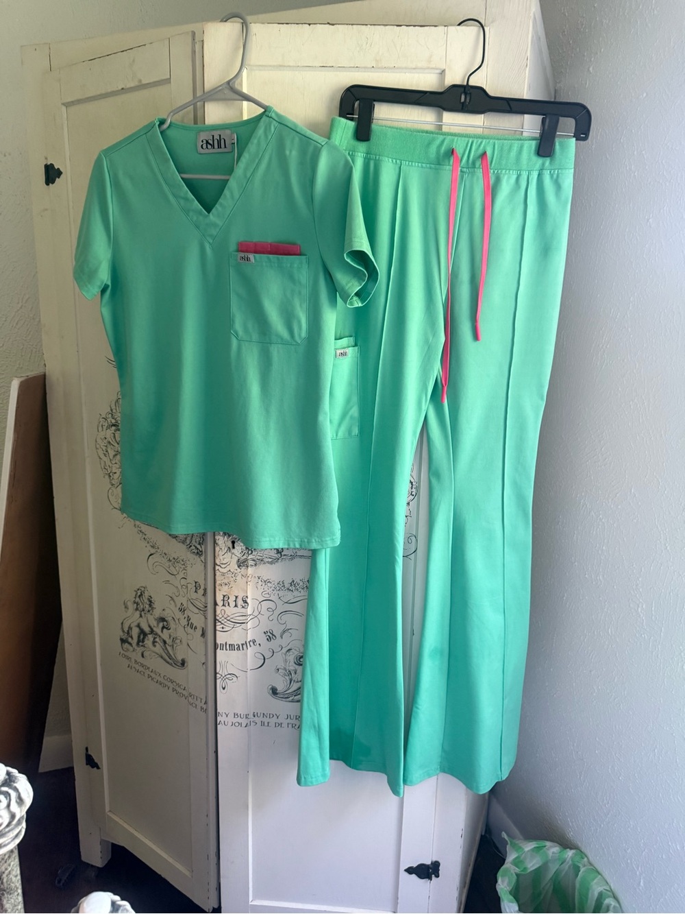 NWT/NWOT “Sold Out” Ashh Cargo Flare Scrub Set